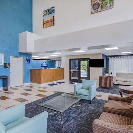 Days Inn & Suites By Wyndham Savannah Midtown Esterno foto