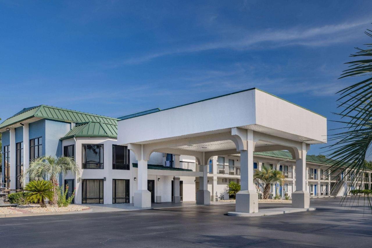 Days Inn & Suites By Wyndham Savannah Midtown Esterno foto