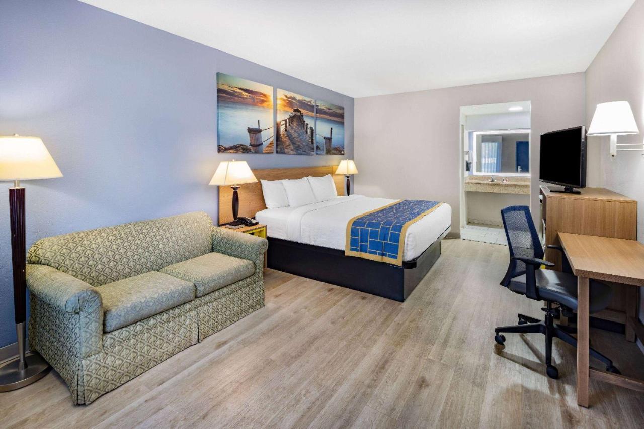 Days Inn & Suites By Wyndham Savannah Midtown Esterno foto