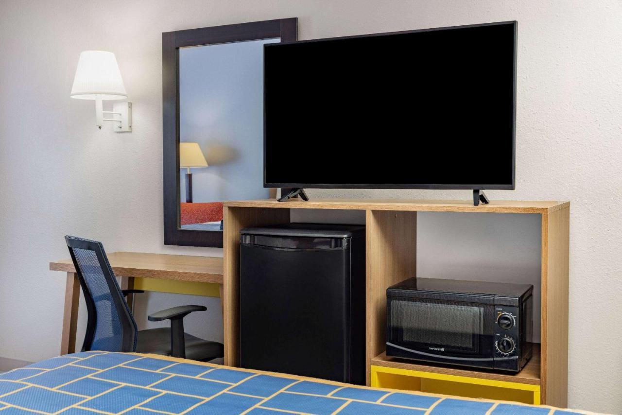 Days Inn & Suites By Wyndham Savannah Midtown Esterno foto