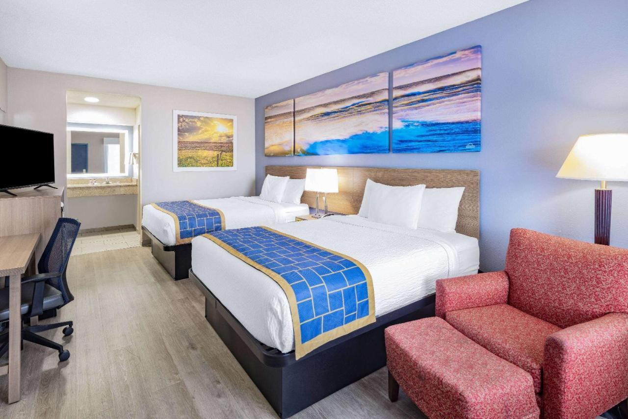 Days Inn & Suites By Wyndham Savannah Midtown Esterno foto