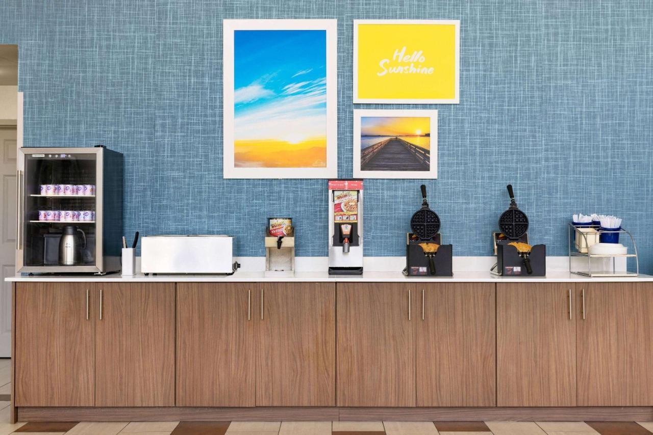 Days Inn & Suites By Wyndham Savannah Midtown Esterno foto