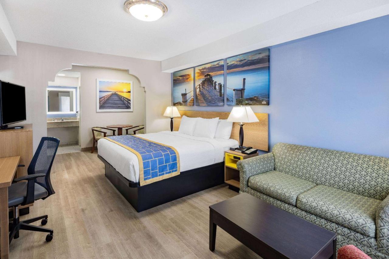 Days Inn & Suites By Wyndham Savannah Midtown Esterno foto