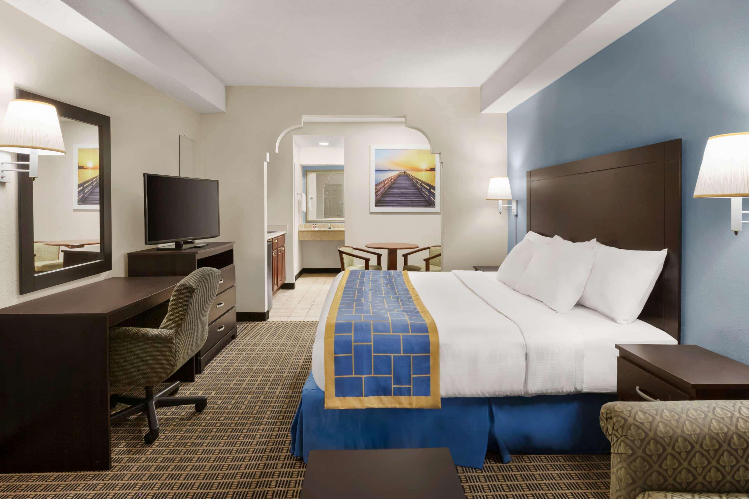 Days Inn & Suites By Wyndham Savannah Midtown Esterno foto
