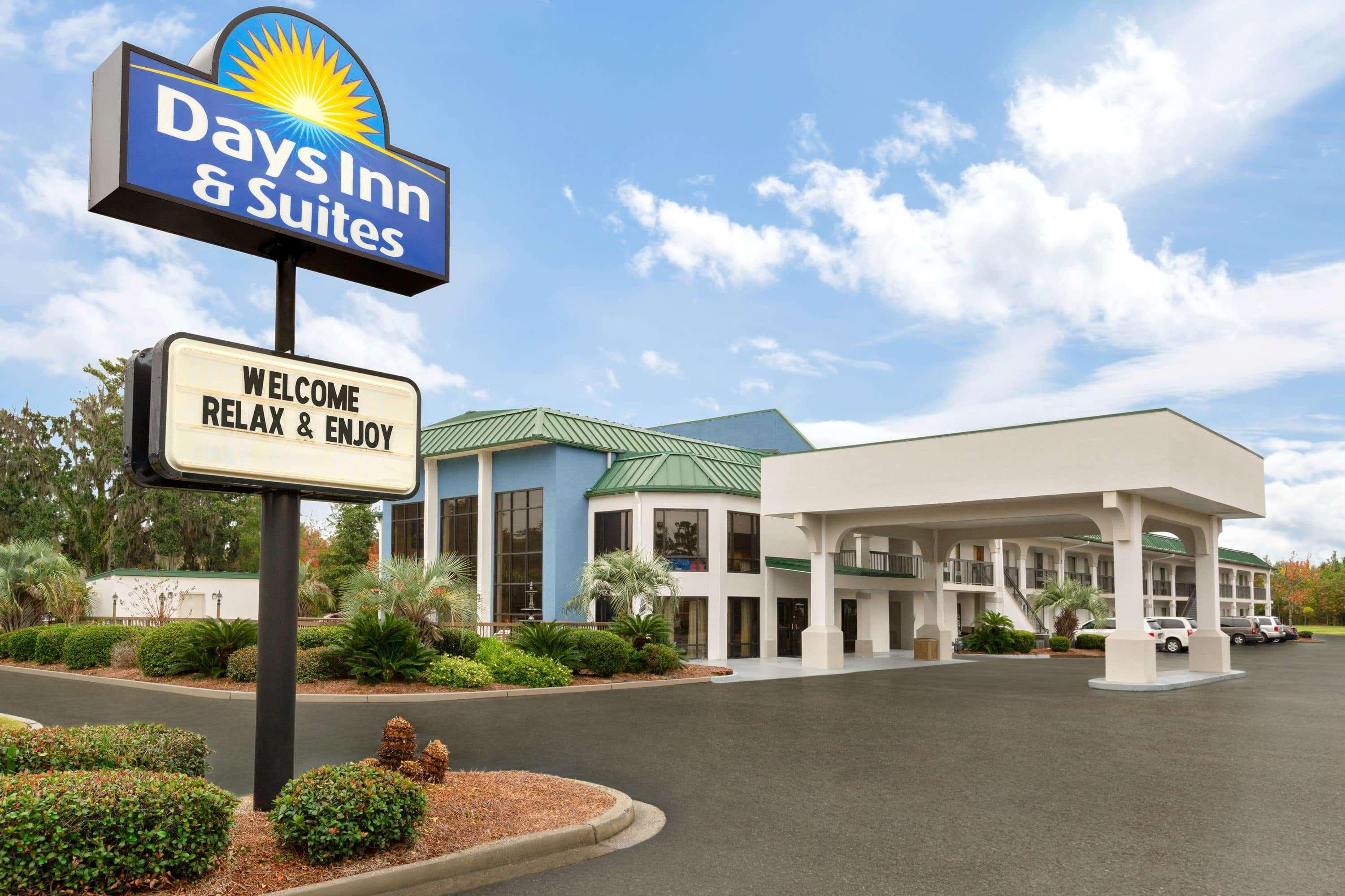 Days Inn & Suites By Wyndham Savannah Midtown Esterno foto