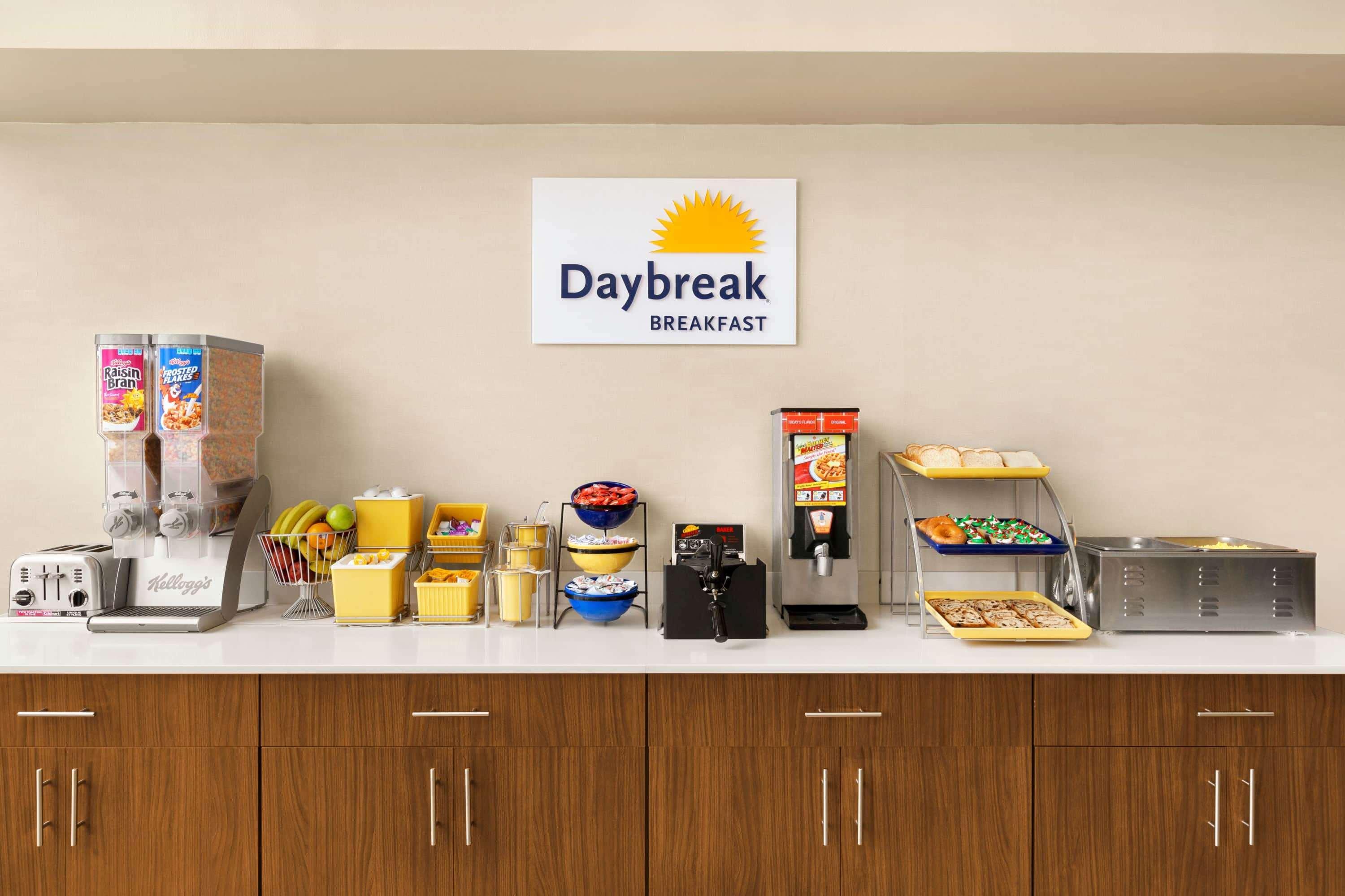 Days Inn & Suites By Wyndham Savannah Midtown Esterno foto