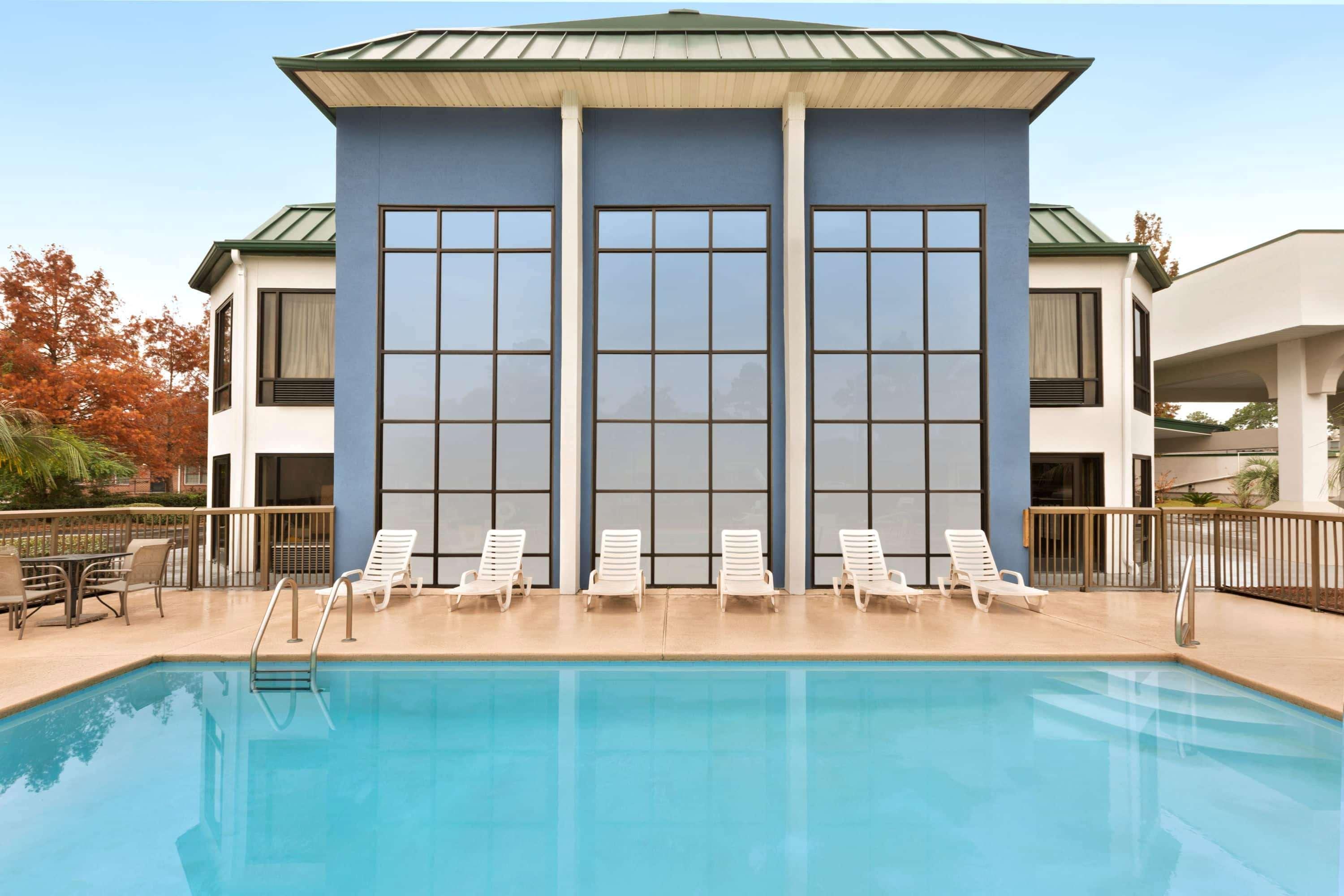 Days Inn & Suites By Wyndham Savannah Midtown Esterno foto