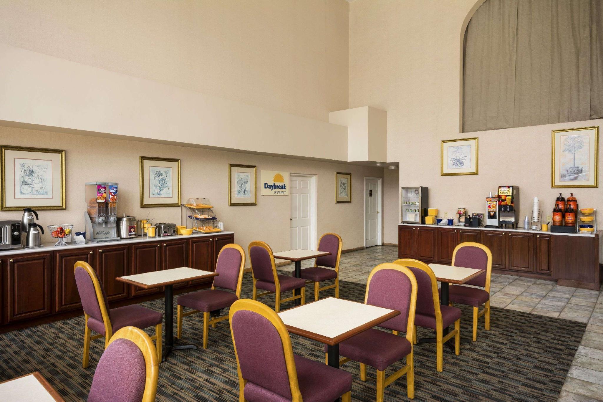 Days Inn & Suites By Wyndham Savannah Midtown Esterno foto