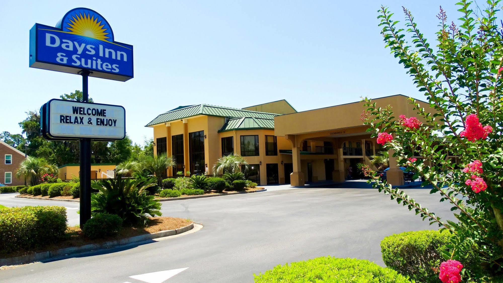 Days Inn & Suites By Wyndham Savannah Midtown Esterno foto