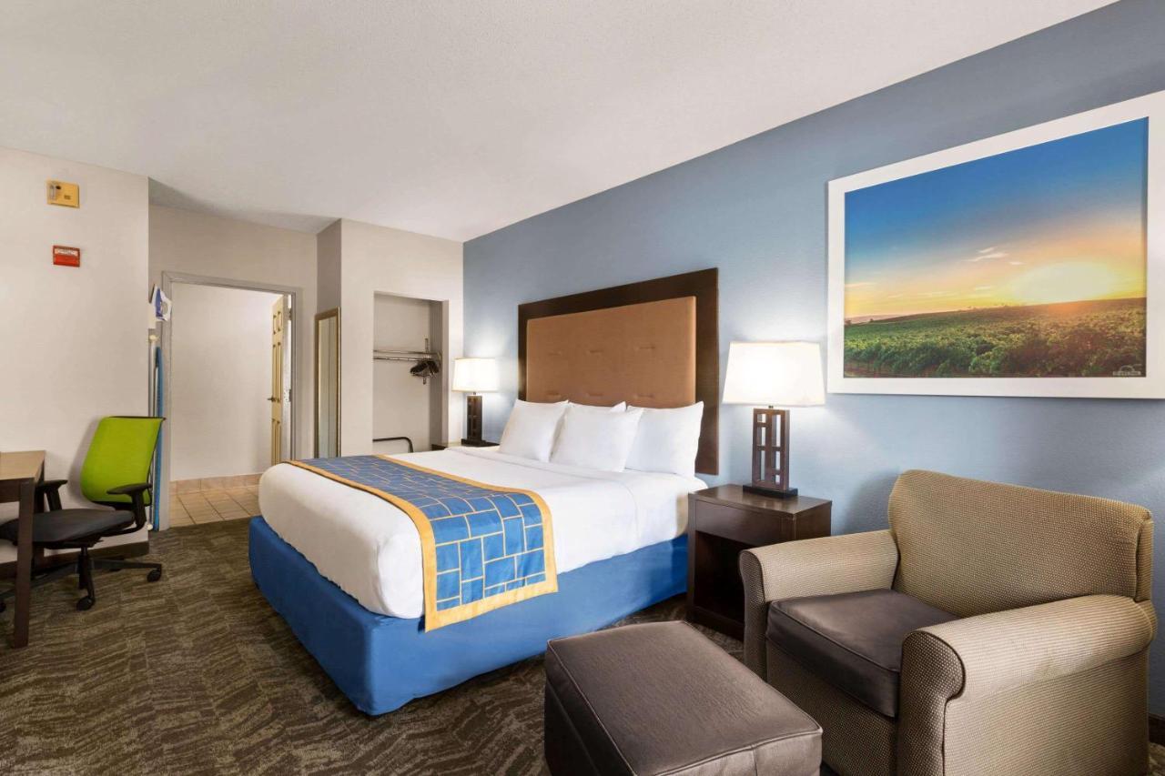 Days Inn & Suites By Wyndham Savannah Midtown Esterno foto